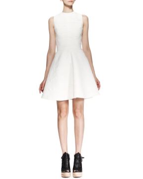Modni trend za proleće 2014: mala bela haljina
