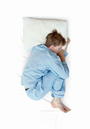 POZA U SNU OTKRIVA KO SMO: da li spavate na leđima, boku ili u fetus položaju
