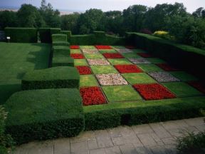 Zanimljiva ideja za dvorište: "šah tabla" na travnjaku