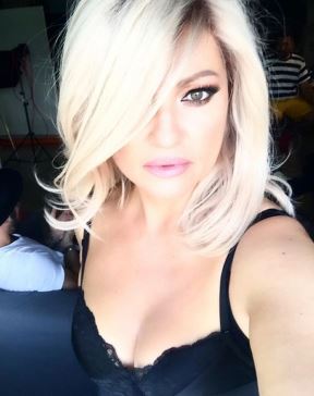 Nina Badrić oduševila modnom transformacijom: najzad prava boja kose za popularnu pevačicu! (FOTO)