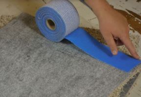 KAKO DA SPREČITE KLIZANJE TEPIHA PO PODU: najjednostavniji način da pričvrstite tepihe za parket ili laminat (FOTO)