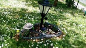 Vaše bašte: fontana i mostić krase prelepi cvetni vrt porodice Marković u Gornjem Milanovcu (FOTO)