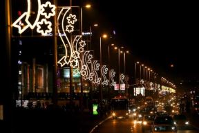 Novogodišnje lampice osvojile Beograd: da li su ovo najlepši praznični ukrasi u Srbiji (FOTO)