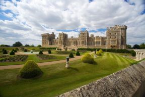 NAJLEPŠI DVORSKI VRTOVI: zavirite u vrtove zamka Vindzor, omiljene rezidencije kraljice Elizabete II (FOTO)