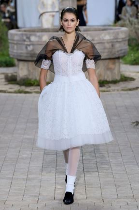ŠANEL VISOKA MODA ZA 2020: haljine koje Lagerfeld nikad ne bi odobrio (FOTO)