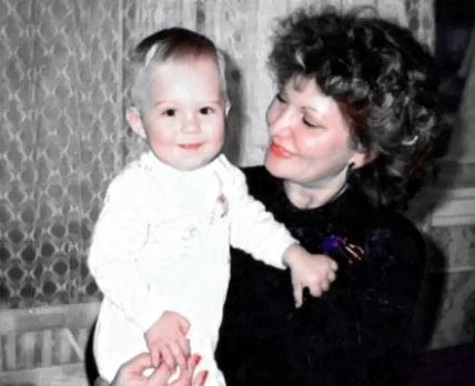 milos bikovic sa majkom slika iz detinjstva