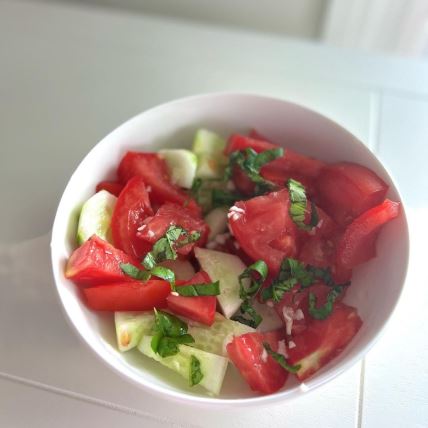 salata od paradajza i krastavca