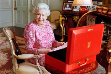 Crvena kutija kraljice Elizabete