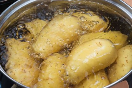 Voda u kojoj se kuva krompir smiruje kašalj