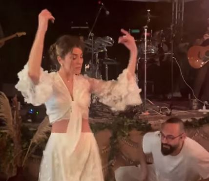 Anđela Jovanović igra trbušni ples na svojoj svadbi
