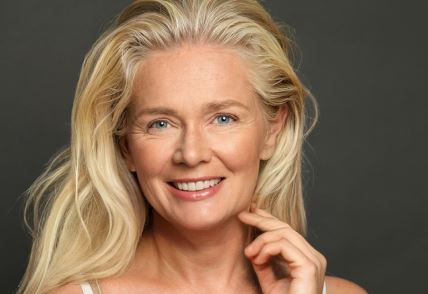 zena sminka bronzer rumenilo.jpg