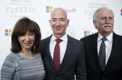 dzef bezos majka dzeki i otac miguel 0307940497.jpg