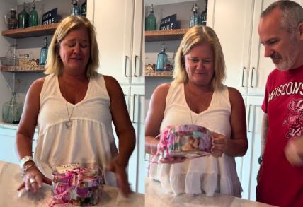 Otvara poklon posle 25 godina