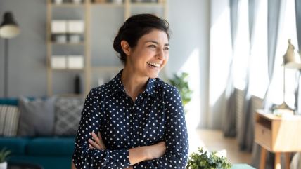 zena pored prozora.jpg