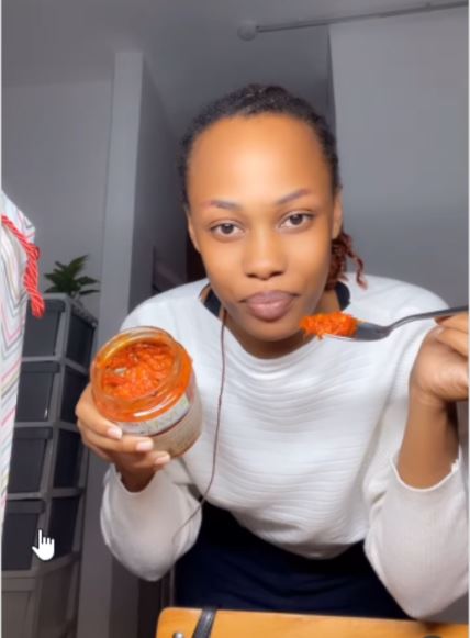 Džulijan Abasa prvi put proba ajvar