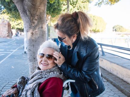 Ćerka brinula o bolesnoj mami pa se šokirala kad je pročitan testament