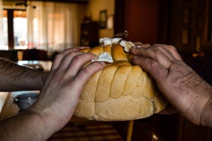 Sečenje slavskog kolača