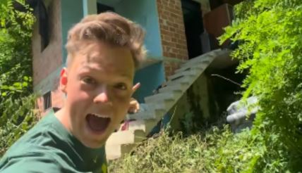 Amerikanac kupio kuću u šumi pa je renovira