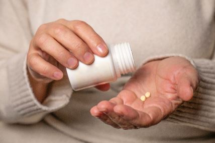 zena uzima suplemente.jpg