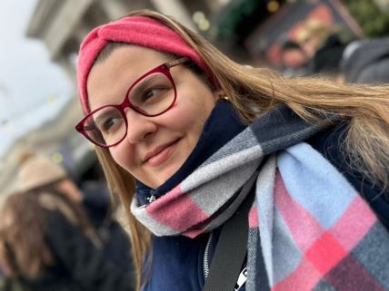 Žena živi u jeftinoj garsonjeri u zajedničkoj zgradi