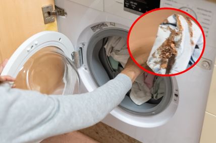 Mašina za veš i prljavština koja je unutra