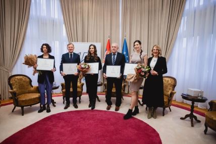 Dodela priznanja u Vladi Republike Srbije.jpg