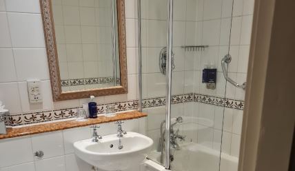 kupatilo pločice sa bordurom