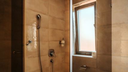 Prozor u tuš kabini