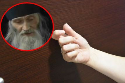 Starac Ilija Optinski o kucanju u drvo