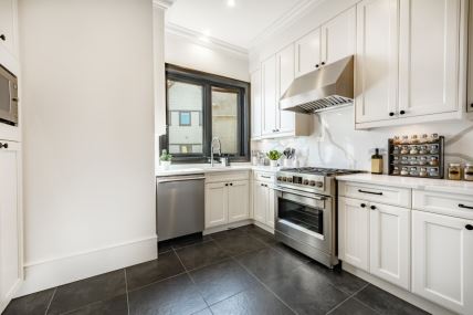 Pločice u tamnim bojama