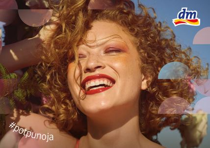 nega kose 2000x1414px s logoom copy.jpg