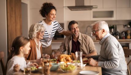 porodica u kuhinji.jpg