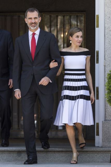 OVU HALJINU ŽELE SVE ŽENE: jednostavna elegancija španske kraljice Leticije oduševila svet mode (FOTO)