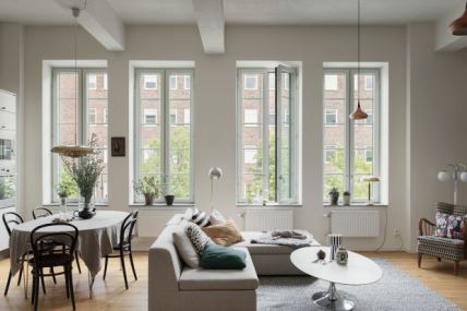 ODUŠEVIĆE VAS BELA KUHINJA: zavirite u savršen jednosoban stan u skandinavskom stilu (FOTO)