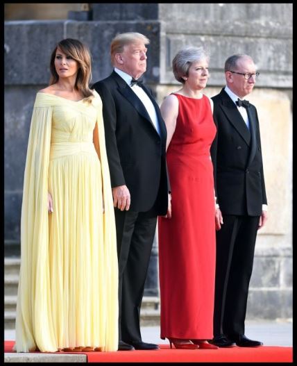 ŽENE ŠIROM SVETA SU OČARANE! NEĆETE VEROVATI ŠTA JE OBUKLA MELANIJA TRAMP: pogledajte kako Prva dama Amerike izgleda u spektakularnoj žutoj haljini (FOTO)