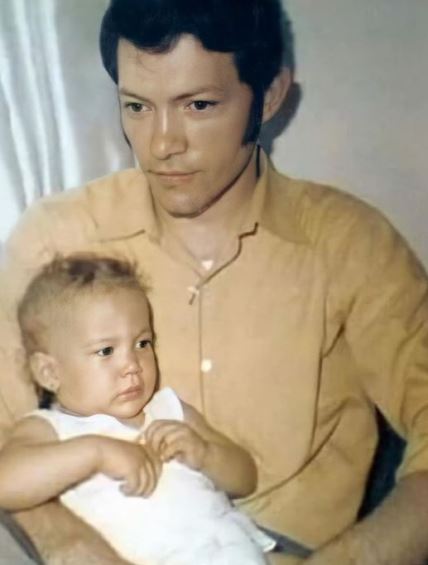 Dženifer Lopez kao beba sa ocem