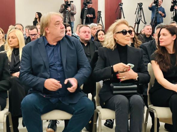 lepa brena na komemoraciji sasi popovicu 5.jpg