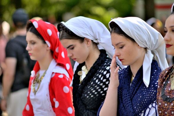 folklor devojke Mirko Kuzmanovic.jpg