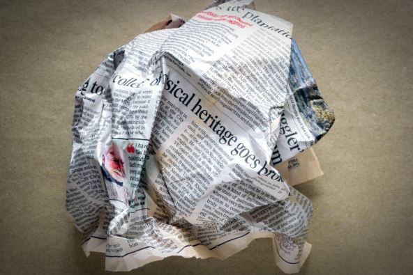 Stari novinski papir