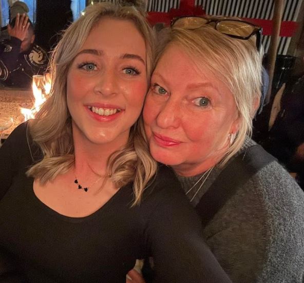 Robyn Thomson facebook.jpg