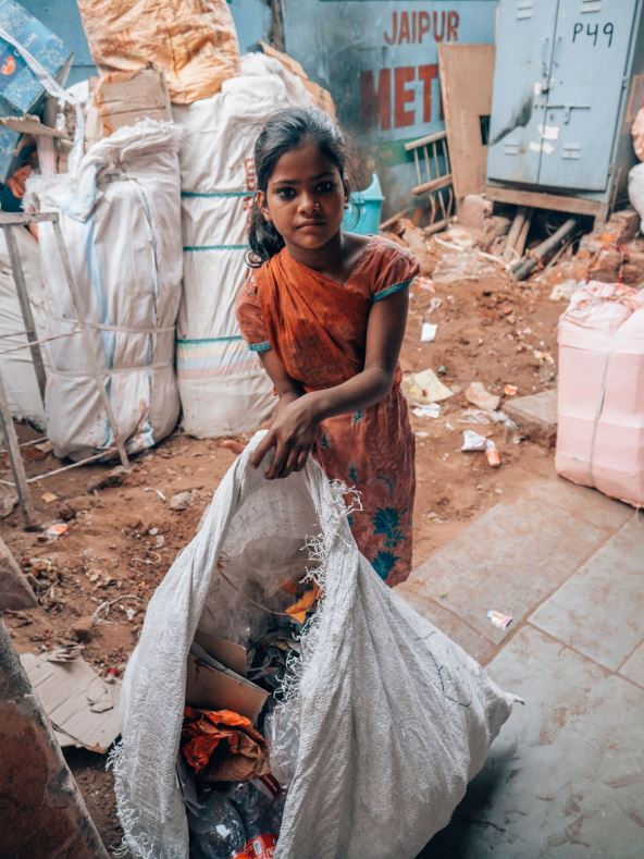 devojcica SmallWorldProduction.jpg