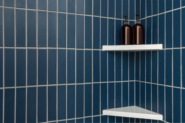 Plave pločice u kupatilu