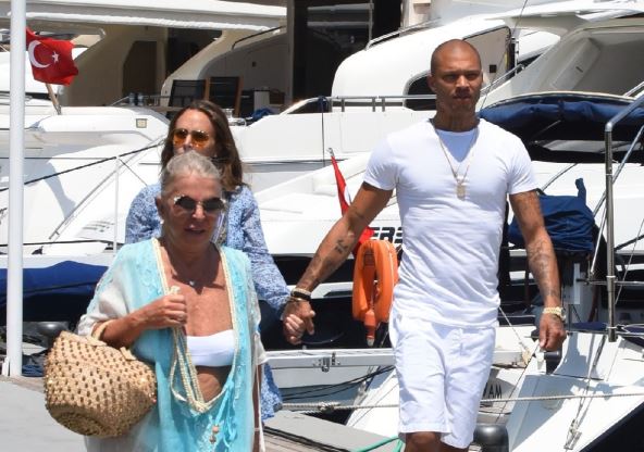 dzeremi miks kloi grin 0380345371.jpg