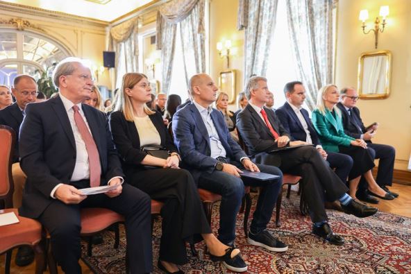 srcana slabost prvi red.jpg