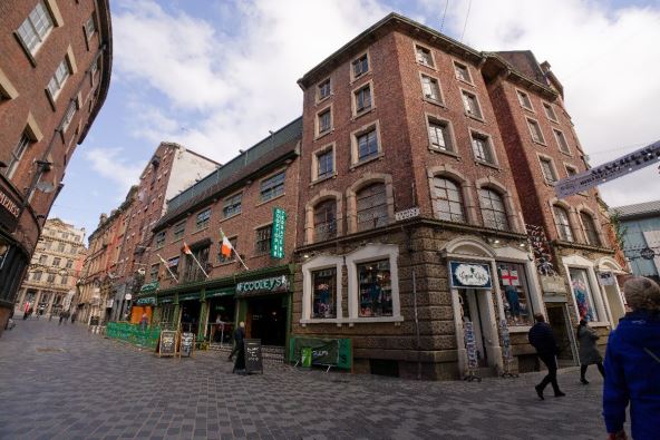 liverpul 2529996443 Multishooter.jpg