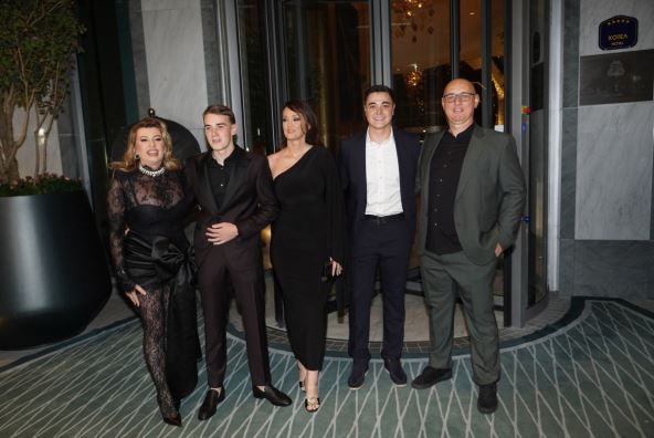 Viki Miljković i Dragan Tašković Taške sa sinom Andrejem i njegovom ćerkom Jelenom