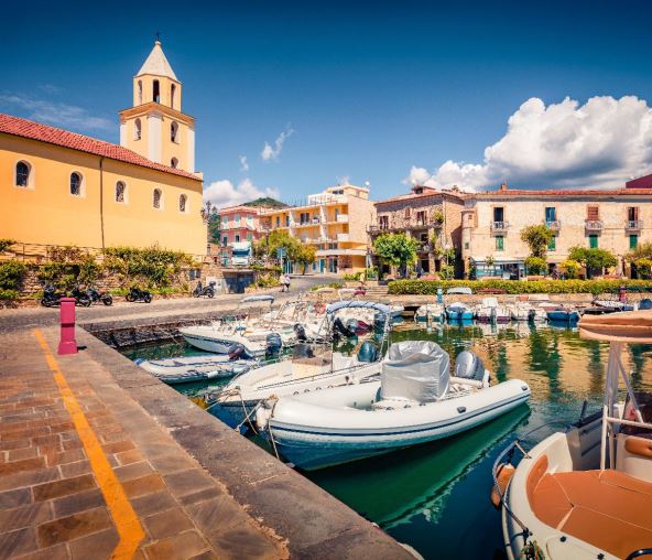 italija selo 2649874079 Andrew Mayovskyy.jpg