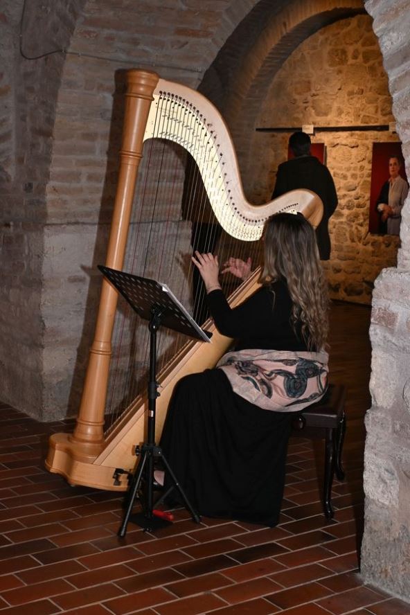 Izložba Odraz_Grand kafa_Foto by Lana Mihajlović 3.jpg