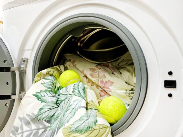 Teniske loptice za pomoć pri pranju veša u mašini