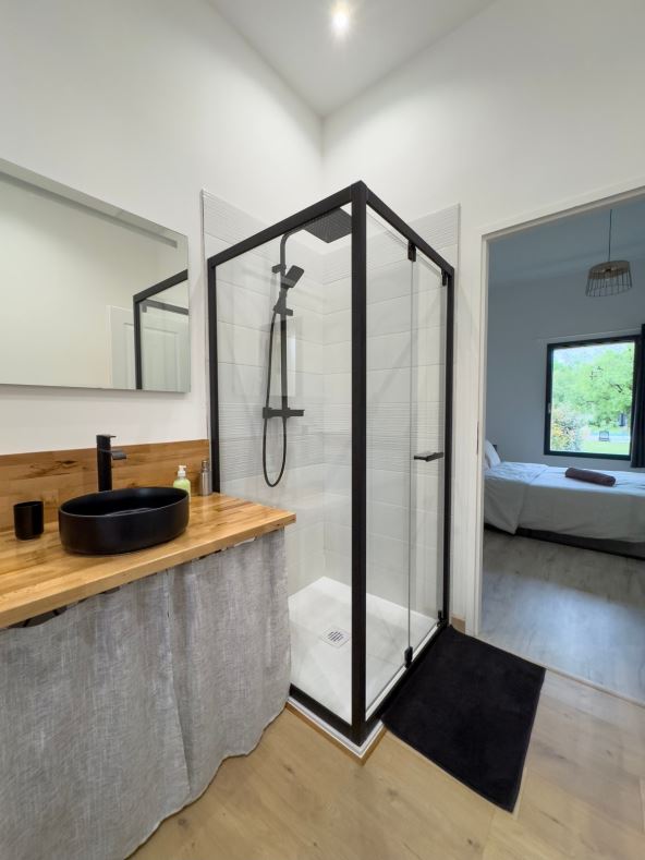 Kupatilo sa tuš kabinom